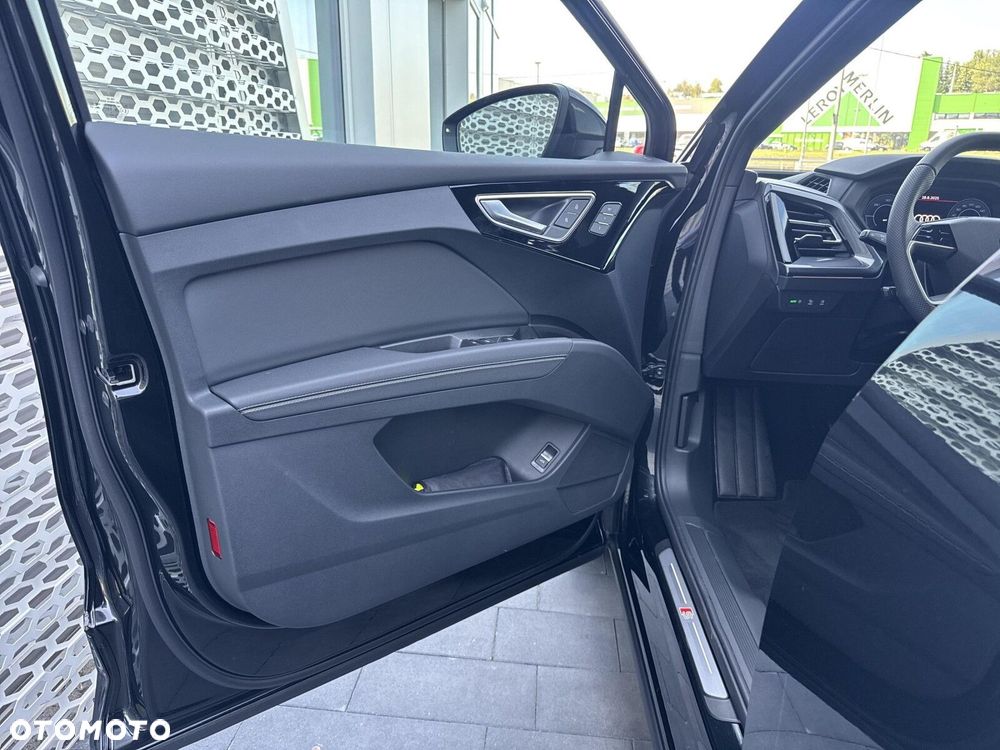 Audi Q4 e-tron - 11