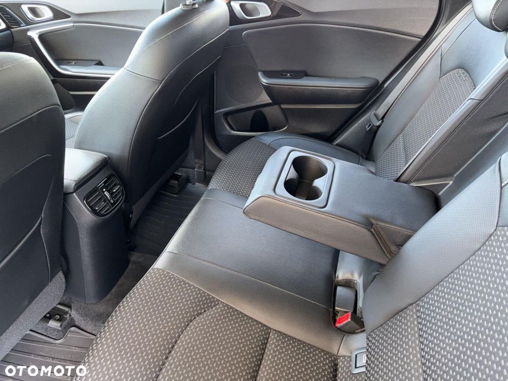 Kia XCeed - 16
