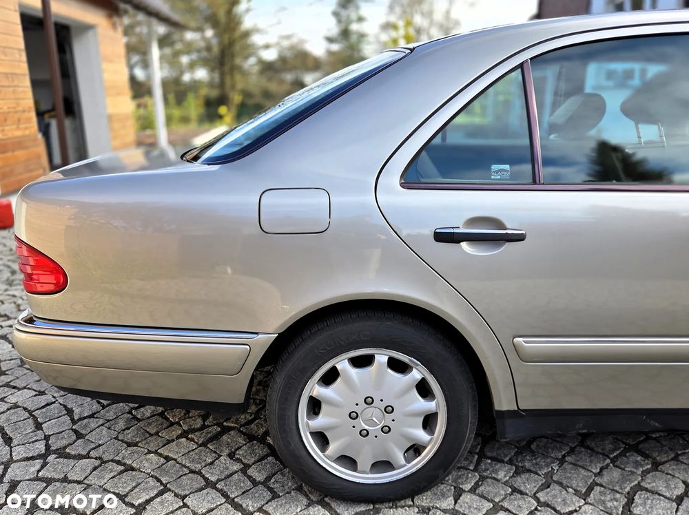 Mercedes-Benz Klasa E - 17