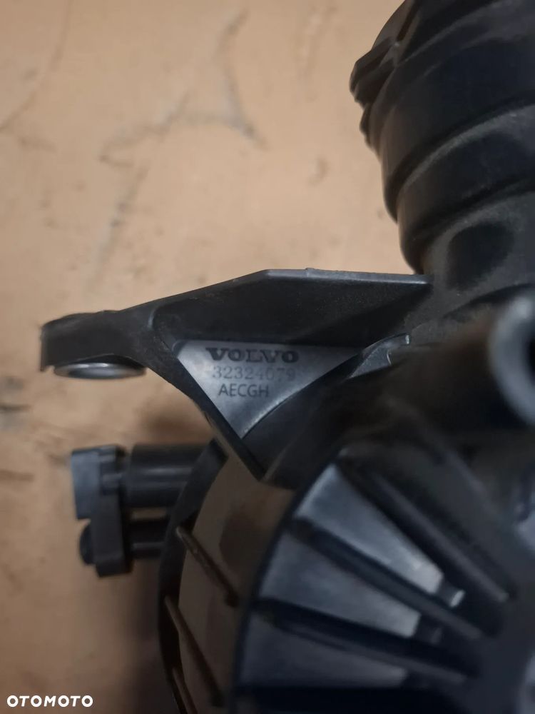 VOLVO XC60 II B5 Rezonator 32324079 - 3