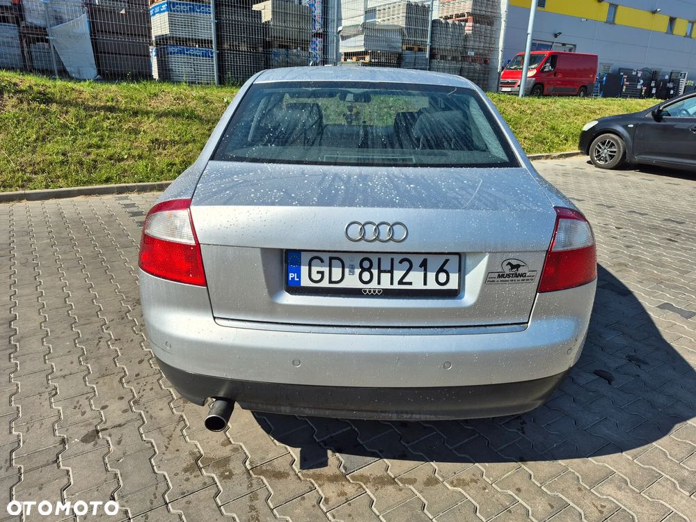 Audi A4 Limousine - 4