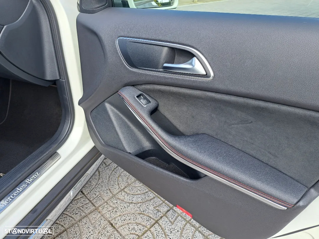 Mercedes-Benz GLA 180 d AMG Line - 23