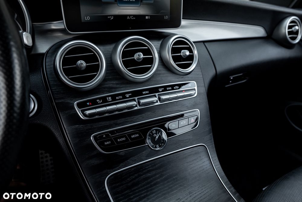 Mercedes-Benz Klasa C 300 9G-TRONIC AMG Line - 30