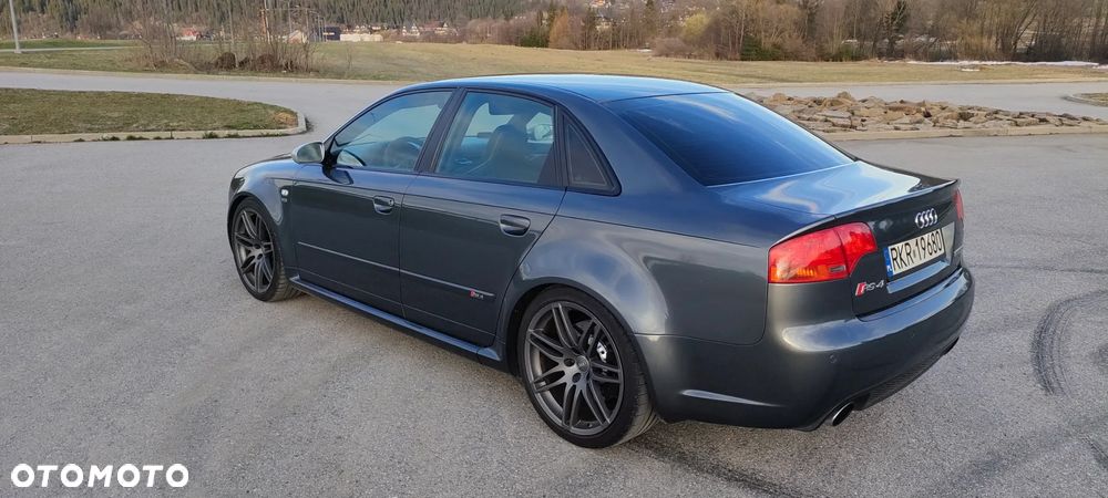 Audi RS4 Limousine - 3