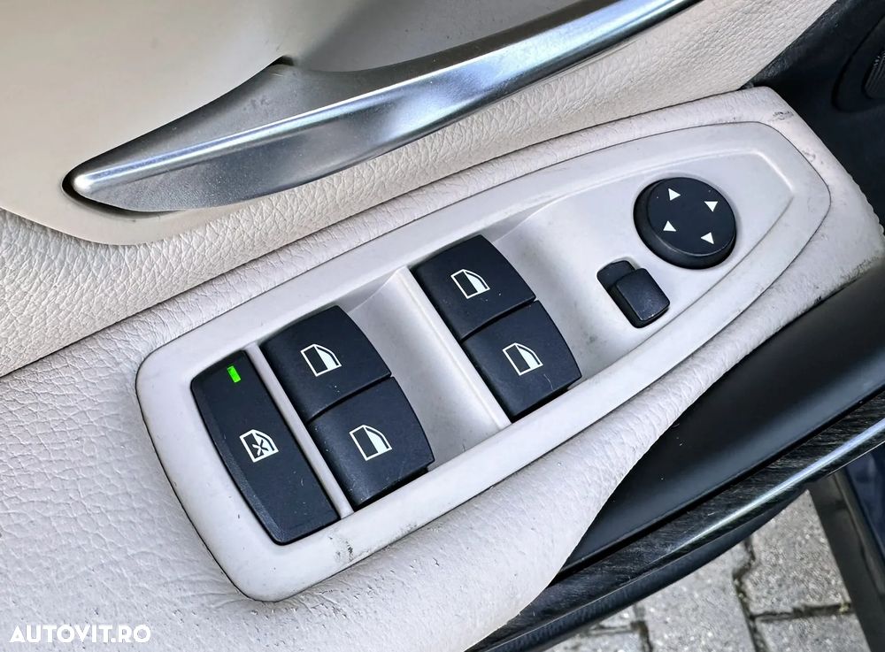 BMW Seria 3 320d Aut. - 39