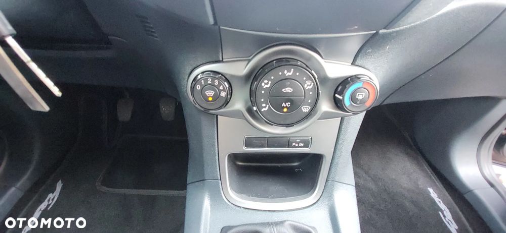 Ford Fiesta 1.25 Champions Edition - 23