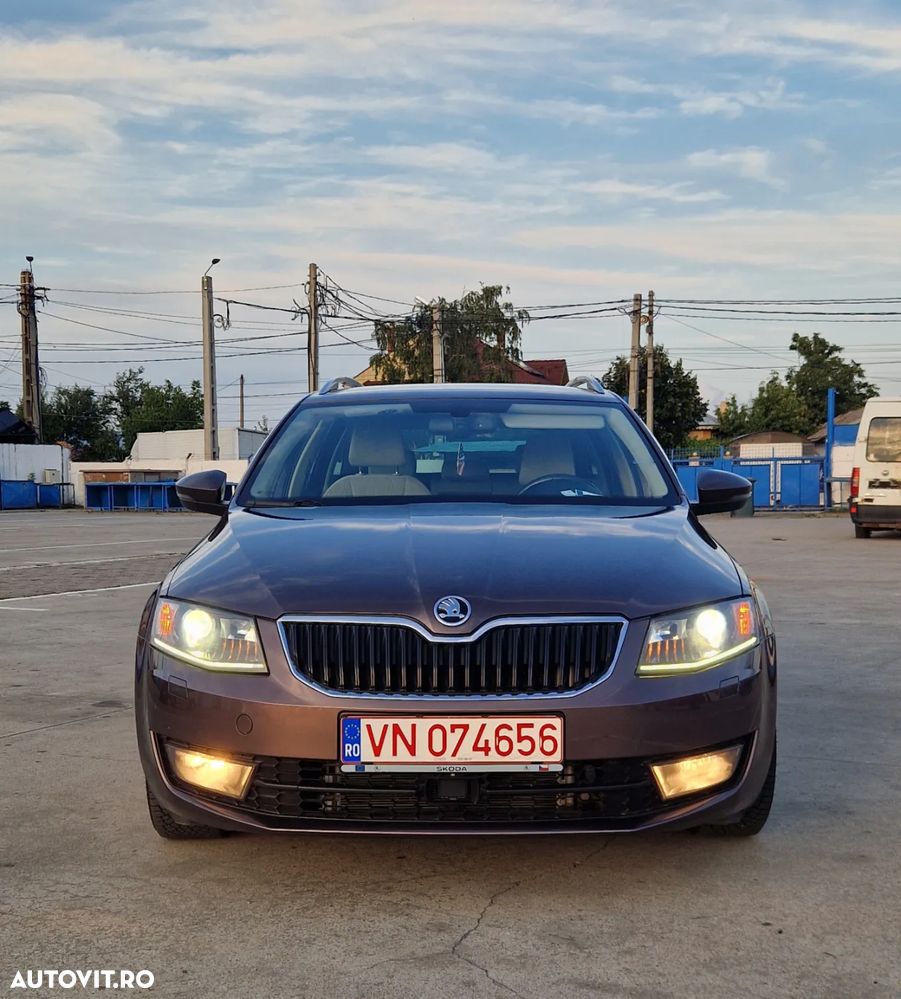 Skoda Octavia Combi 2.0 TDI DSG Premium Edition - 1
