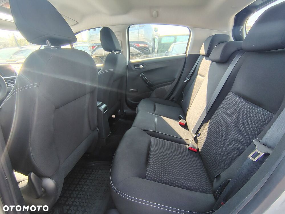 Peugeot 208 1.2 PureTech Active - 12