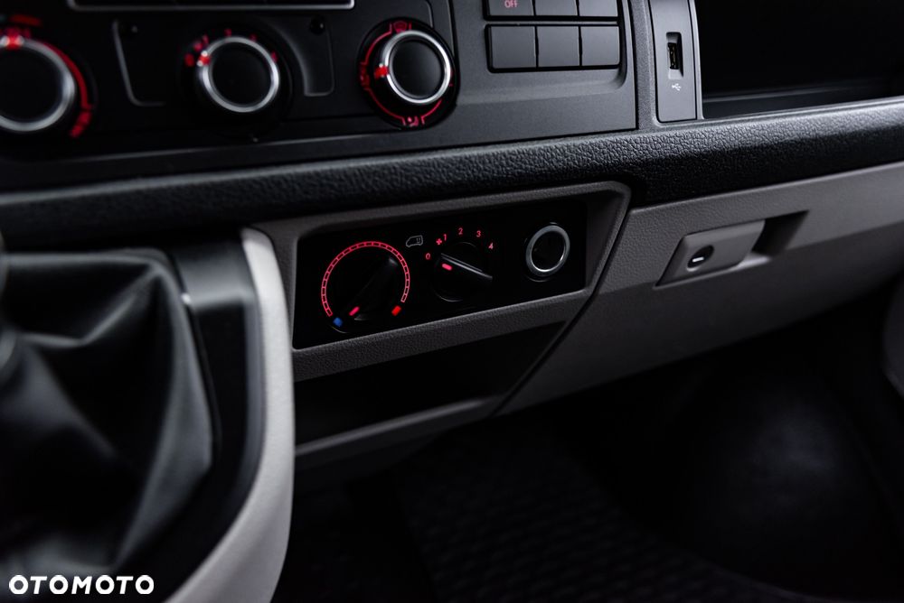 Volkswagen Transporter - 35