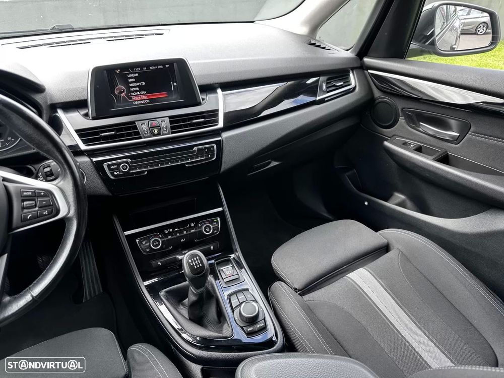 BMW 218 Active Tourer d Line Sport - 28