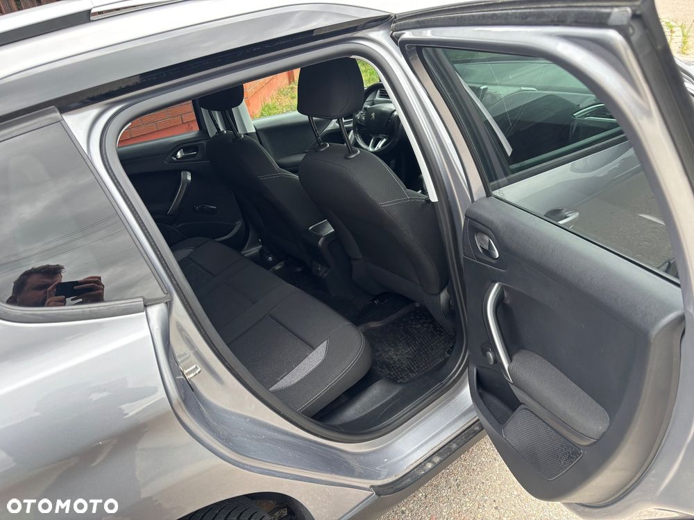 Peugeot 2008 BlueHDi 100 STOP & START Style - 14