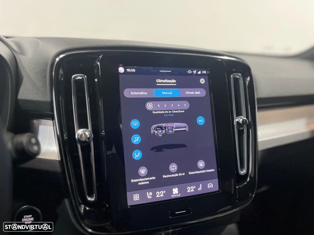 Volvo XC 40 2.0 B3 Plus Dark - 28