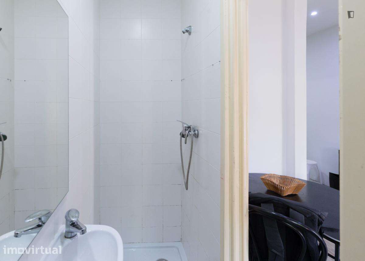 Casa com 1 quartos - localizado em Paranhos Porto - Grande imagem: 2/16
