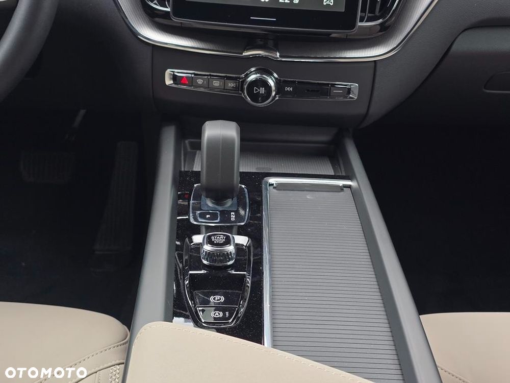 Volvo XC 60 B5 B AWD Plus Bright - 20