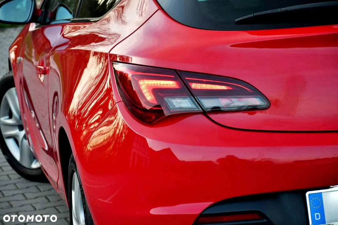 Opel Astra III GTC 1.6 T Cosmo - 23