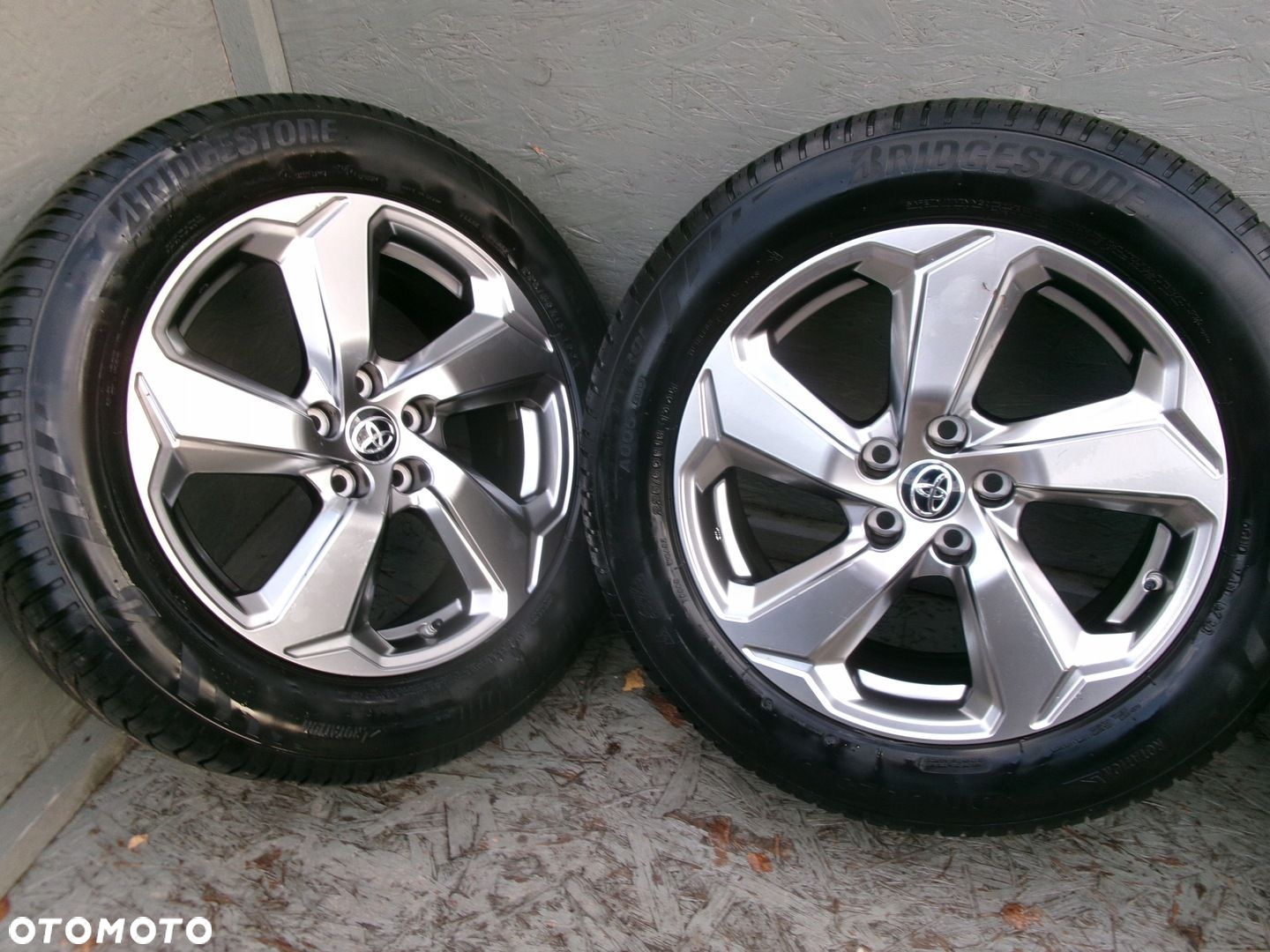 Toyota Rav4 V gen Alu Felgi z Oponami Bridgestone Zima 225/60R18 - 2