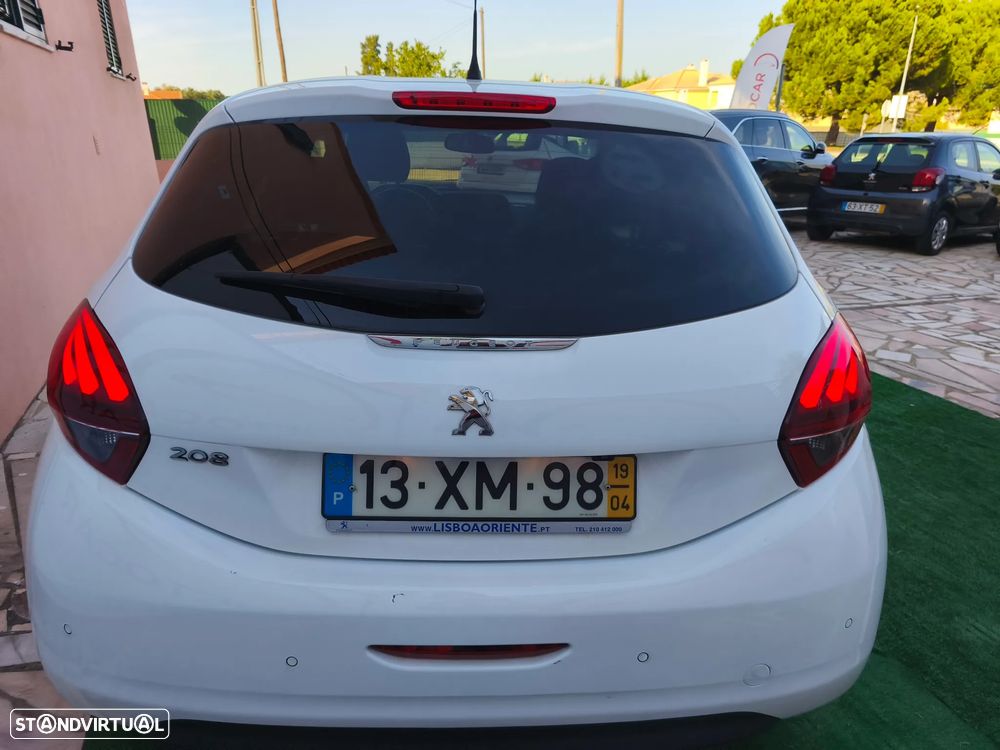 Peugeot 208 1.2 PureTech Signature - 4