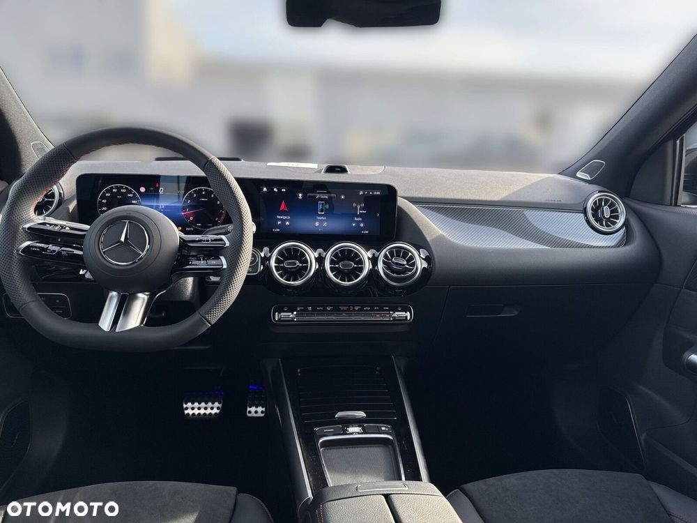 Mercedes-Benz GLA - 12