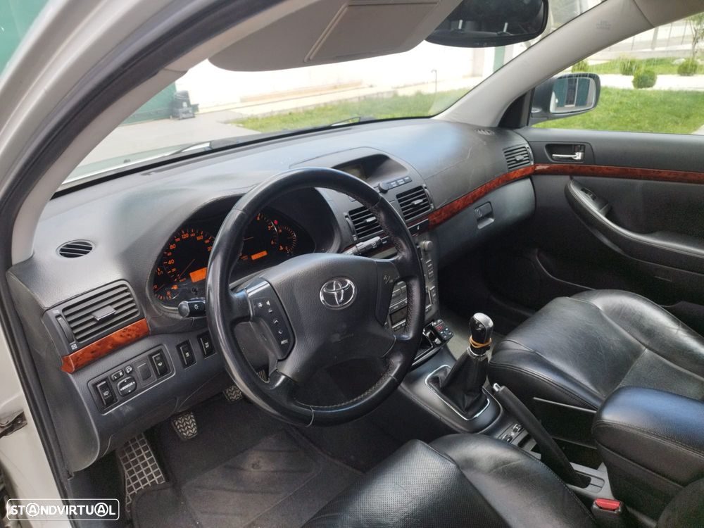 Toyota Avensis SD 2.0 D-4D Sol - 19