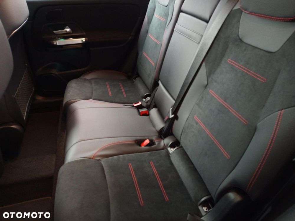 Mercedes-Benz GLB - 10