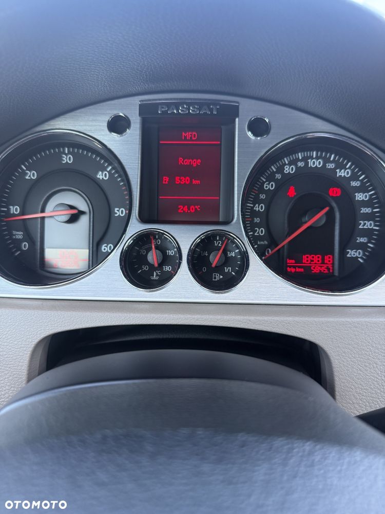 Volkswagen Passat 2.0 TDI DPF Highline - 15