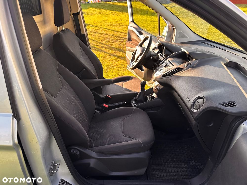 Ford Transit Courier - 13