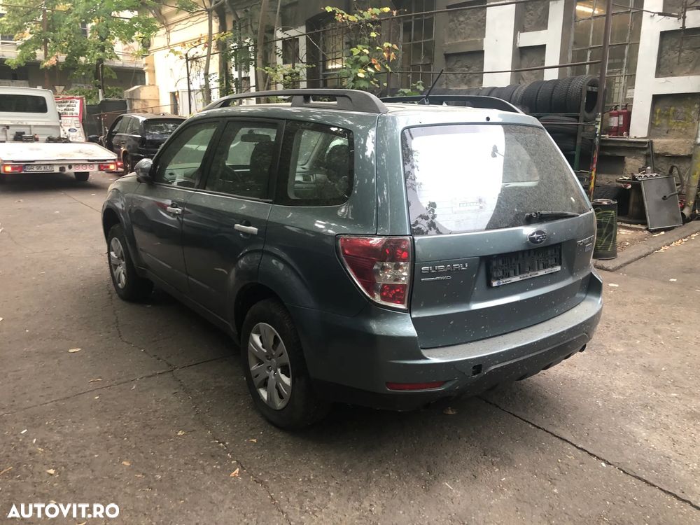 Dezmembrez Subaru Forester 2009 gri verzui 2.0 diesel - 3