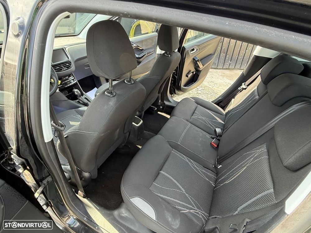 Peugeot 208 1.2 VTi SE Style - 9