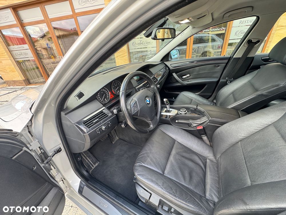 BMW Seria 5 523i - 11