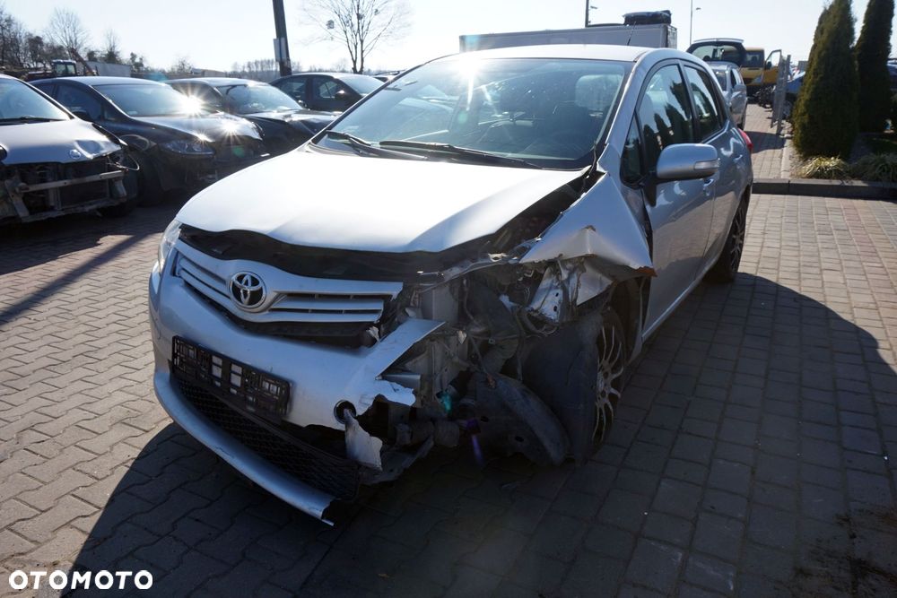 TOYOTA AURIS E15 I LIFT 5D HB 2012 1F7 1.6 16V 1ZR-FAE 132KM EC60 SREBRNY na części - 1