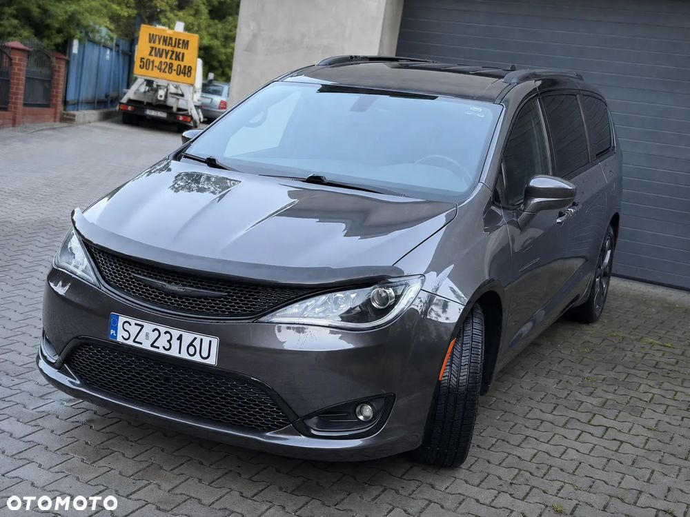 Chrysler Pacifica - 8