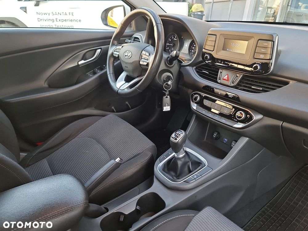 Hyundai i30 1.5 DPI Classic + - 21