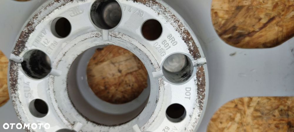 FELGA FELGI AUDI A4 A5 Q5 8J R17 ET39 8R0601025G - 8