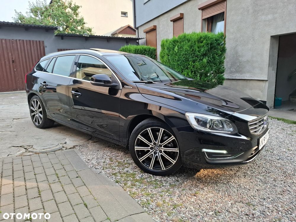 Volvo V60 D6 AWD Plug-in Hybrid R-Design Momentum - 12