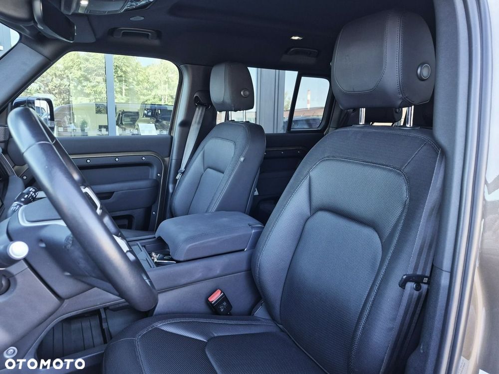 Land Rover Defender - 23