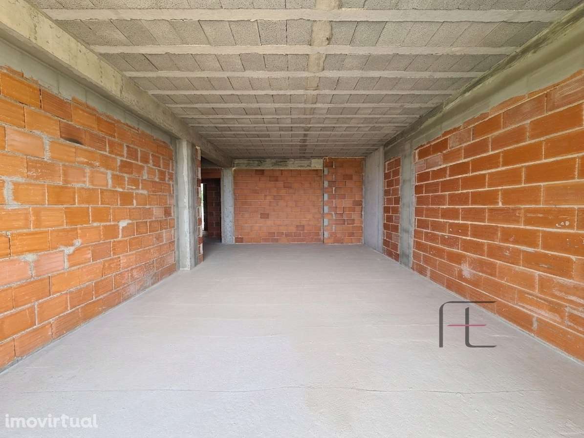 Apartamento T2,  Varanda, Vista Panorâmica em Condomínio Privado - Grande imagem: 2/7