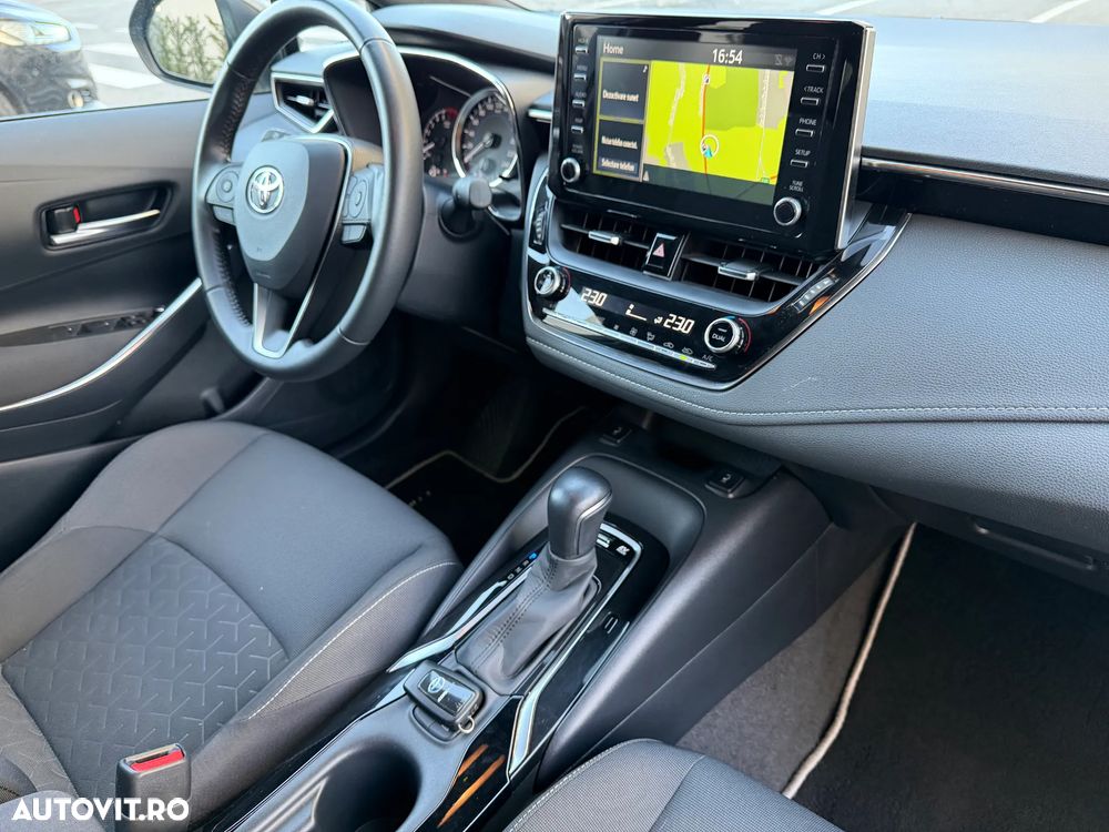 Toyota Corolla 1.8 HSD Business - 30