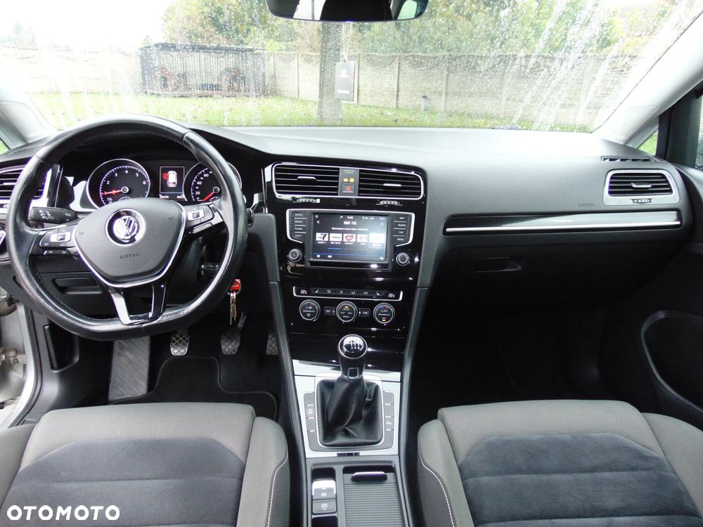 Volkswagen Golf - 8