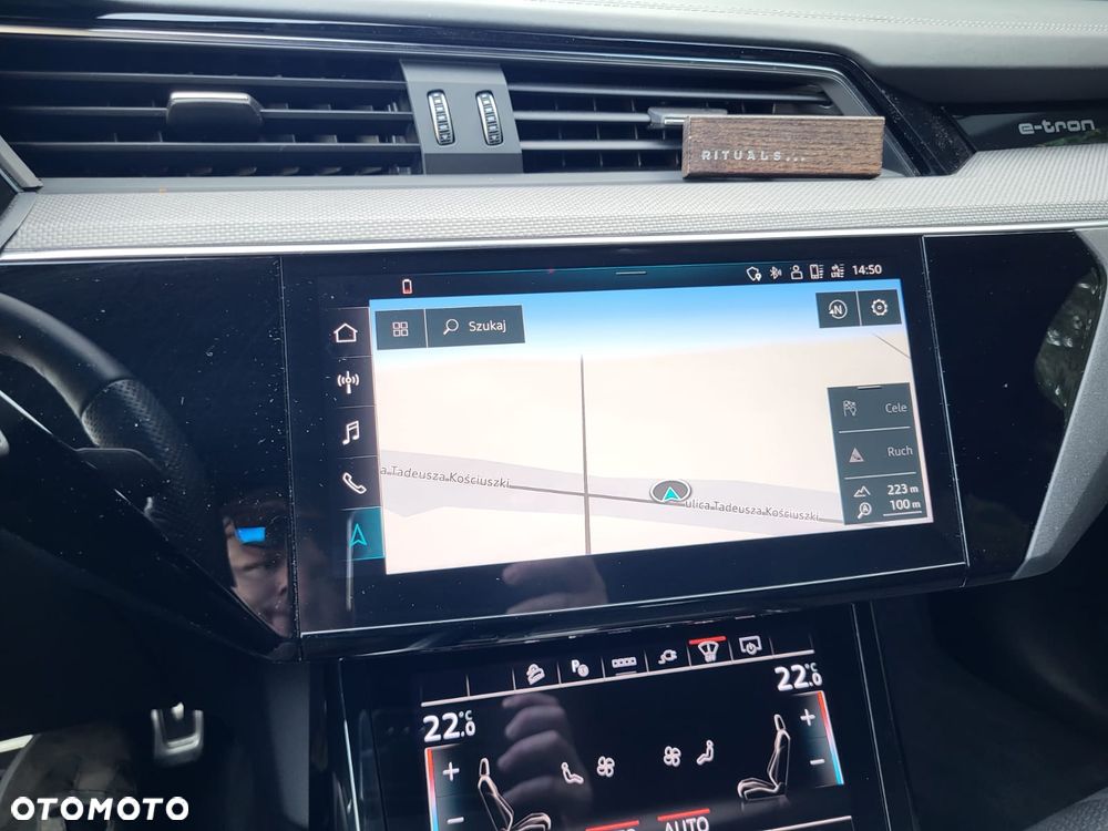 Audi Q8 e-tron 55 quattro S line - 36