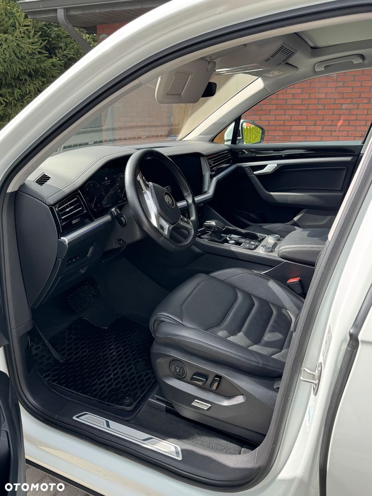 Volkswagen Touareg ver-3-0-v6-tdi-scr-4mot-r--line - 10