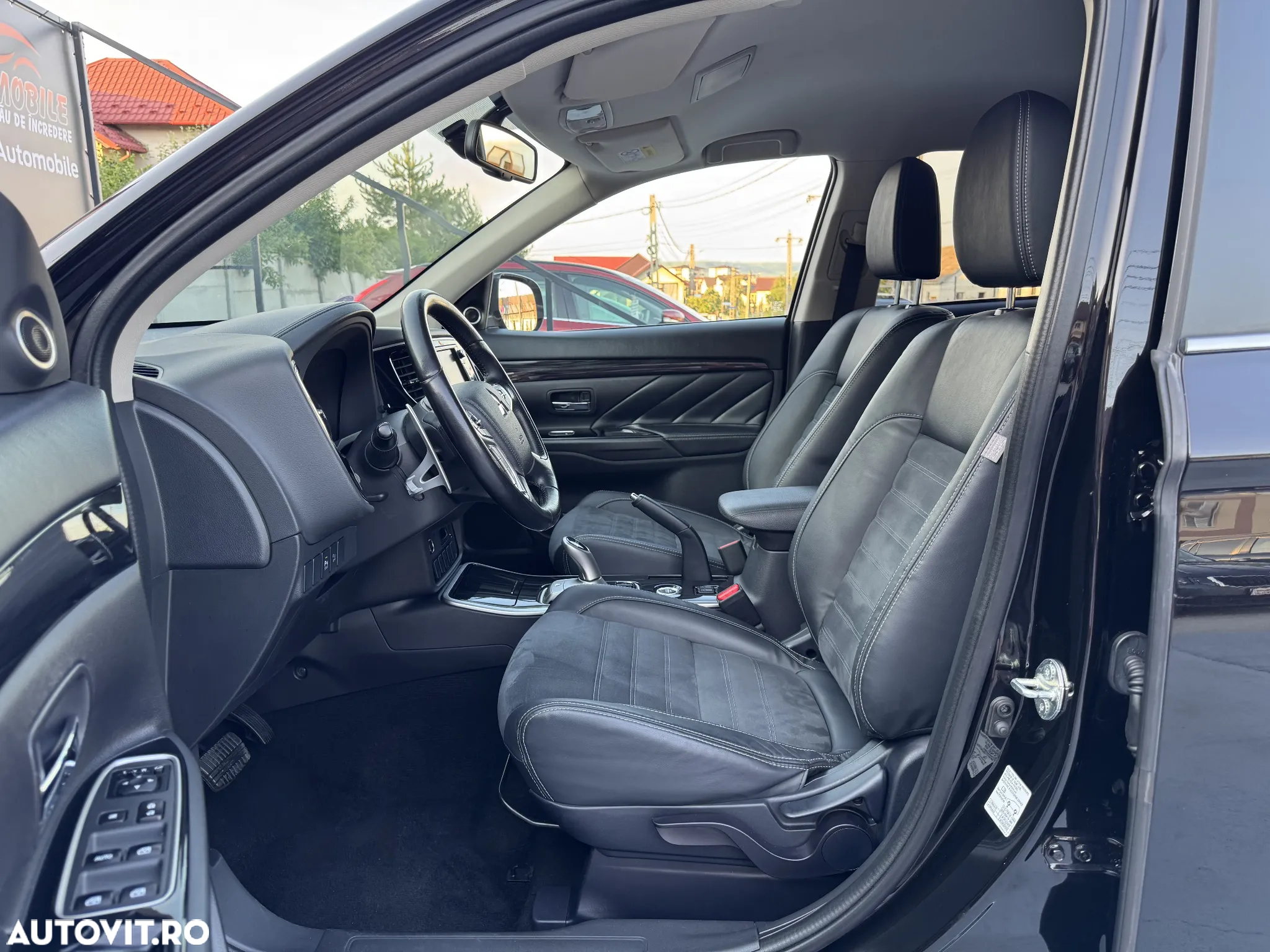 Mitsubishi Outlander 2.0 4WD Plug-In Hybrid - 9