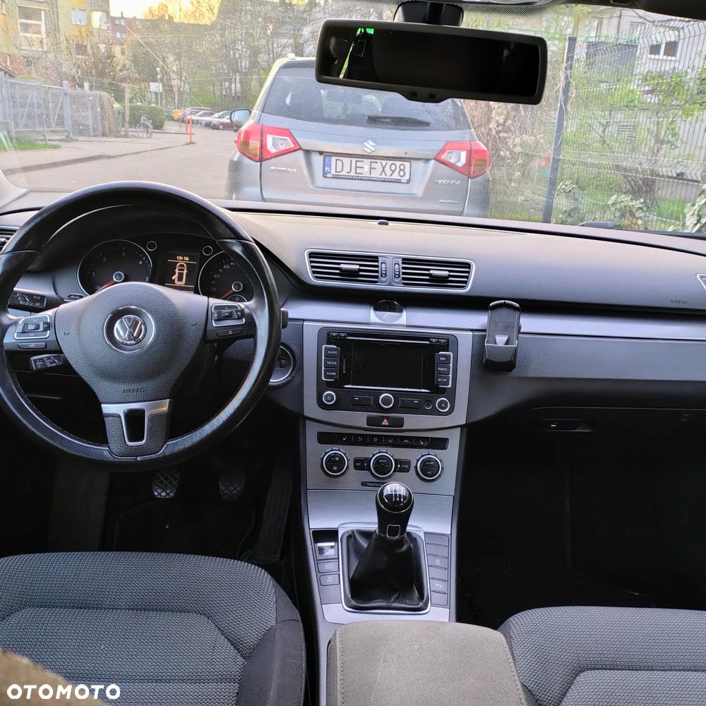 Volkswagen Passat 2.0 TDI Comfortline - 8