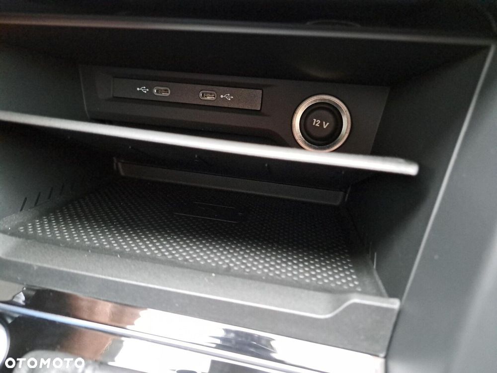 Volkswagen Touran - 31