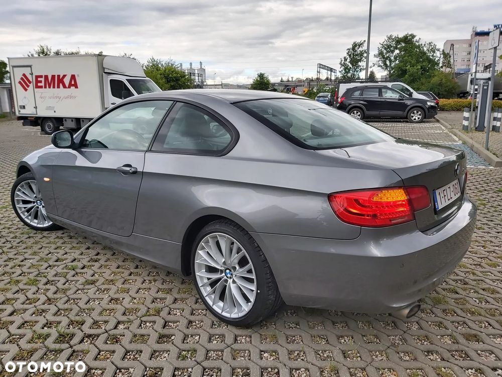 BMW Seria 3 320d DPF Efficient Dynamics Edition - 23