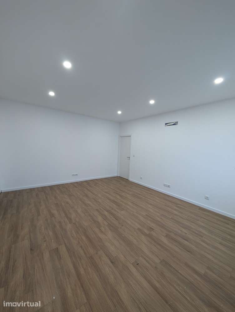 Moradia T2 para arrendamento em Coina – totalmente remodelada - Grande imagem: 3/16