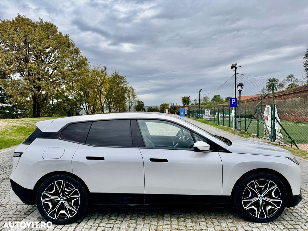 BMW iX xDrive40 - 13