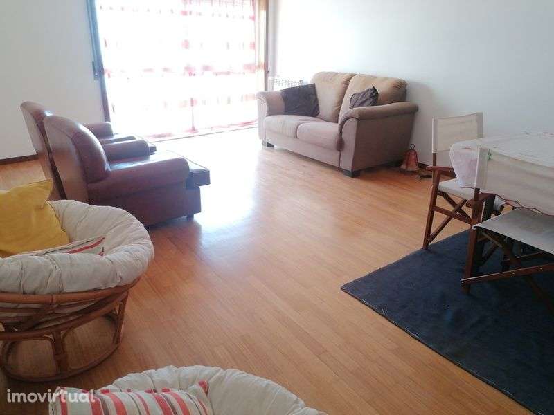 Moradia T5 com 4 WC, Garagem, Jardim, Terraço e Clarabóia - Grande imagem: 3/12