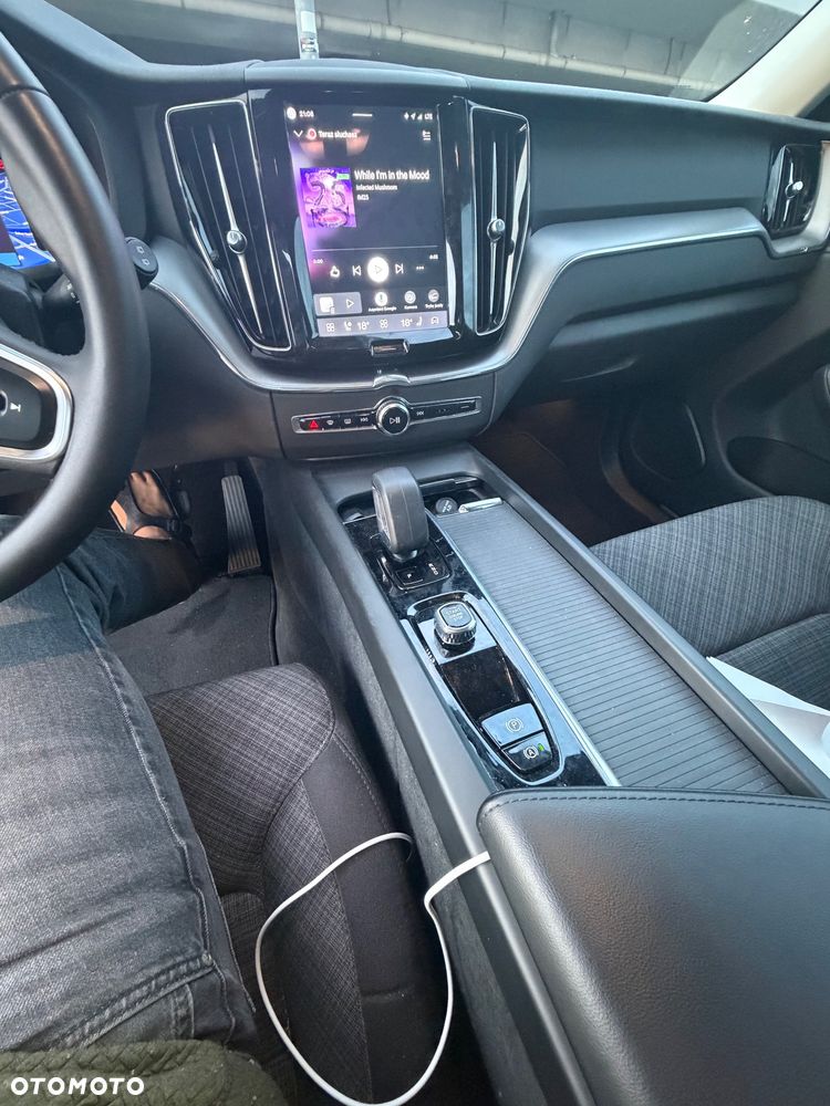 Volvo XC 60 B4 D Essential - 13