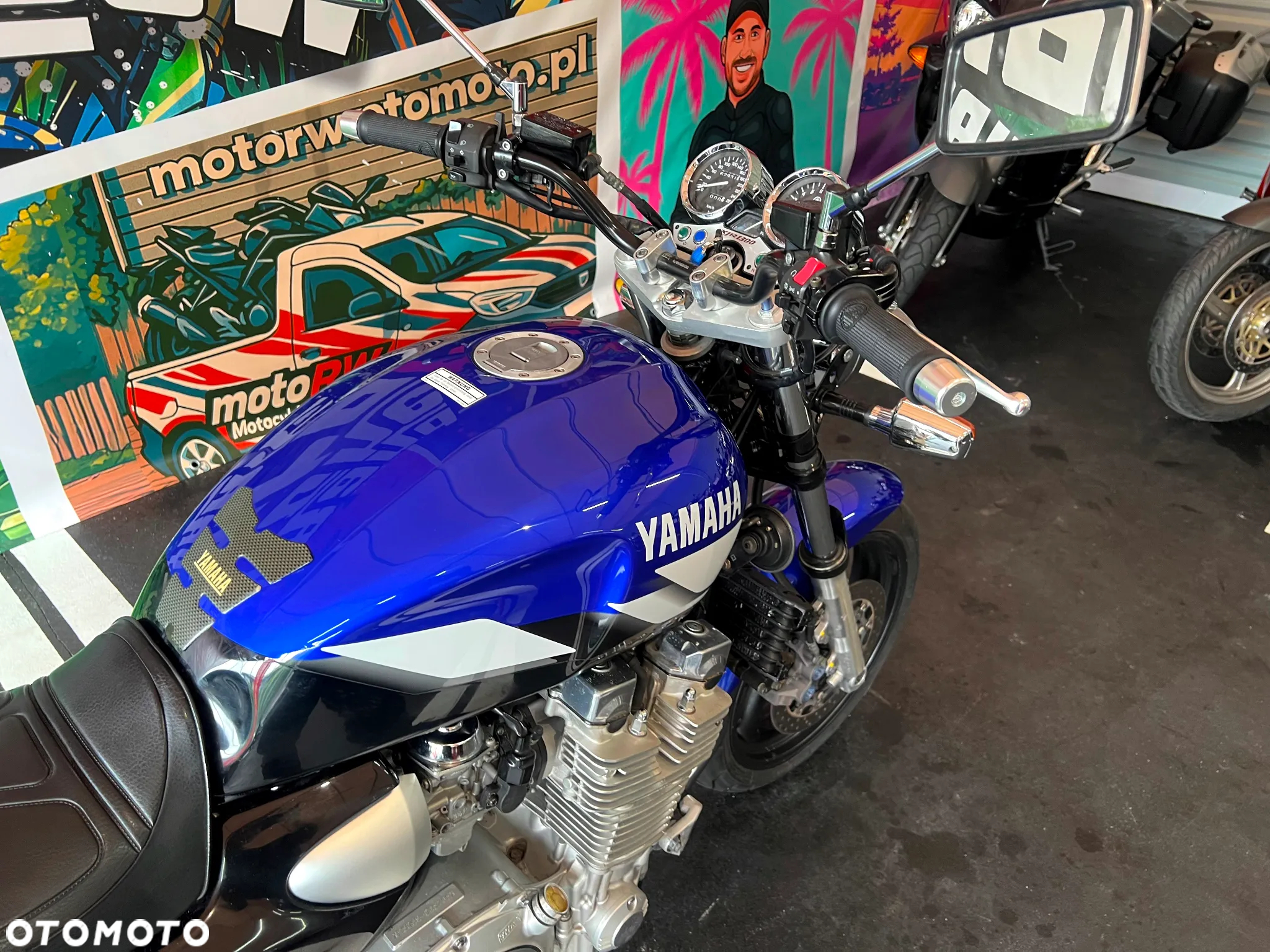 Yamaha XJR - 9