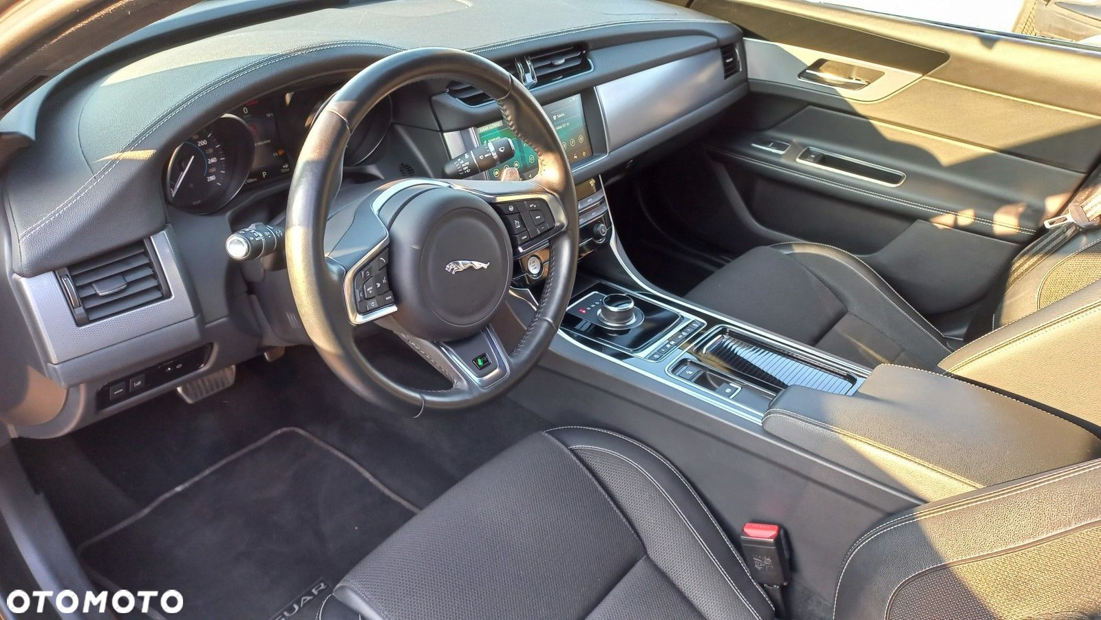 Jaguar XF - 18